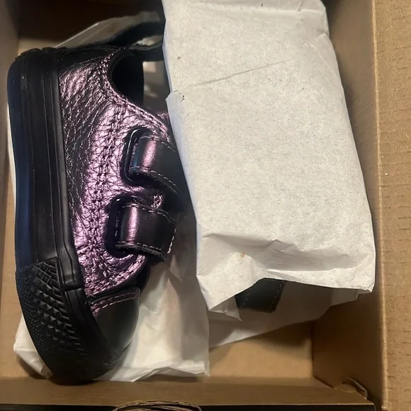 Chuck Taylor® All Star® Converse Iridescent Leather Low Top Sneaker | NEW!!!💜 - Picture 9 of 11